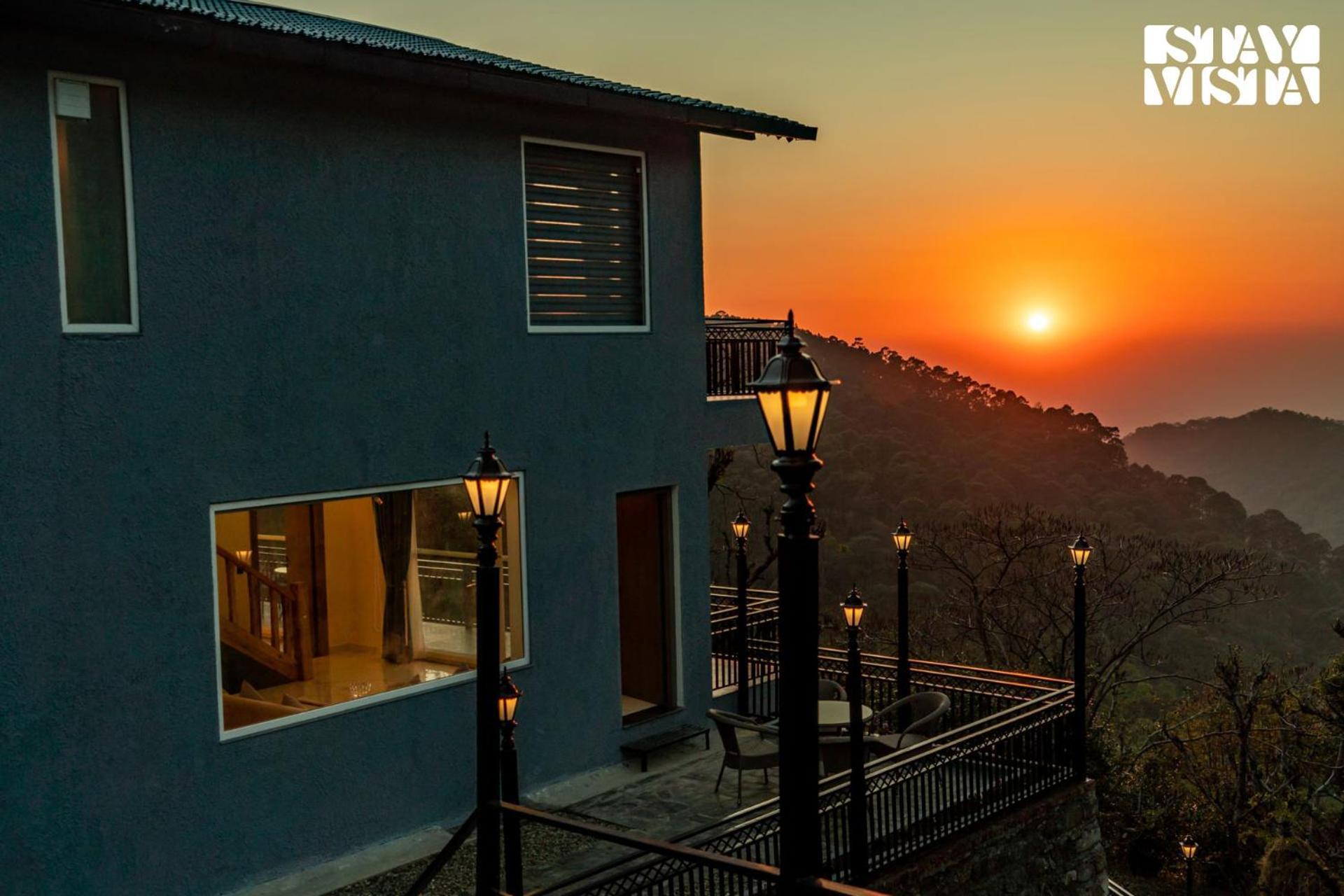 Stayvista At Sunset Springs With Pool & Views Nainital Buitenkant foto