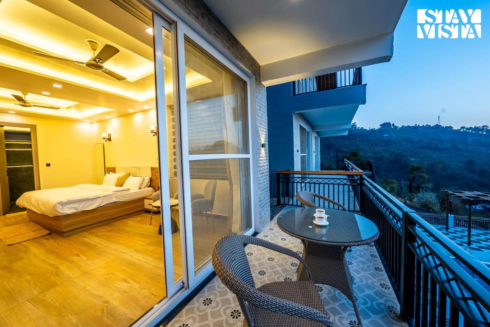 Stayvista At Sunset Springs With Pool & Views Nainital Buitenkant foto