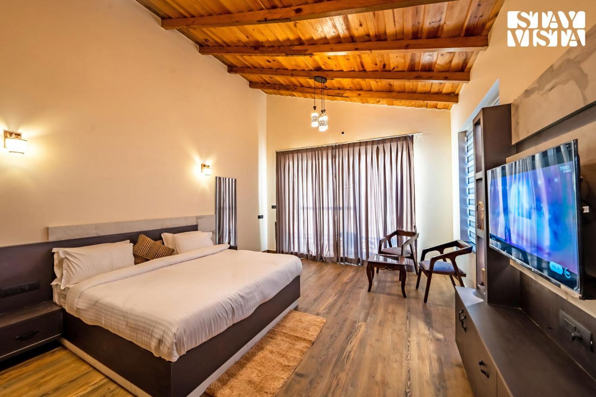 Stayvista At Sunset Springs With Pool & Views Nainital Buitenkant foto