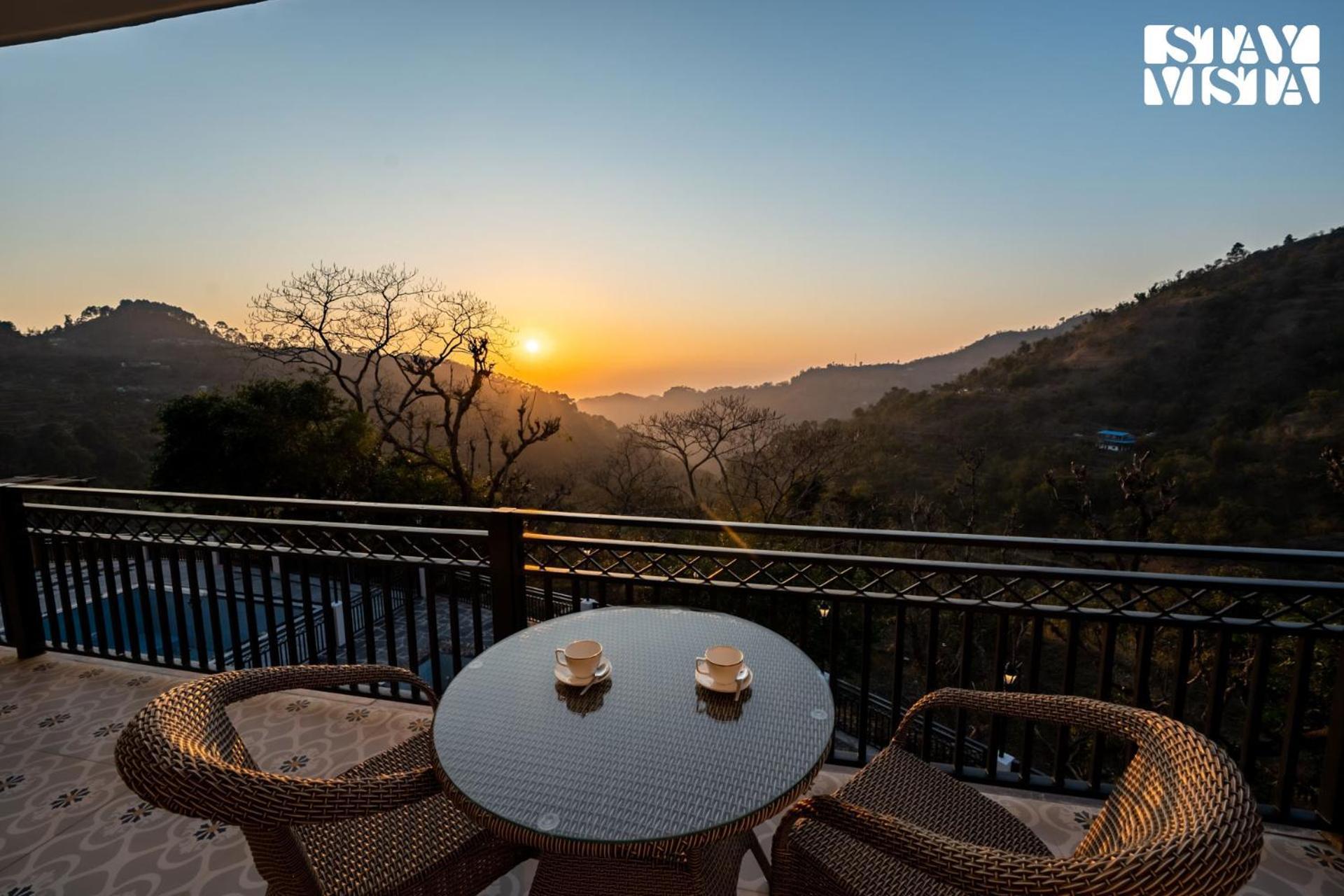 Stayvista At Sunset Springs With Pool & Views Nainital Buitenkant foto